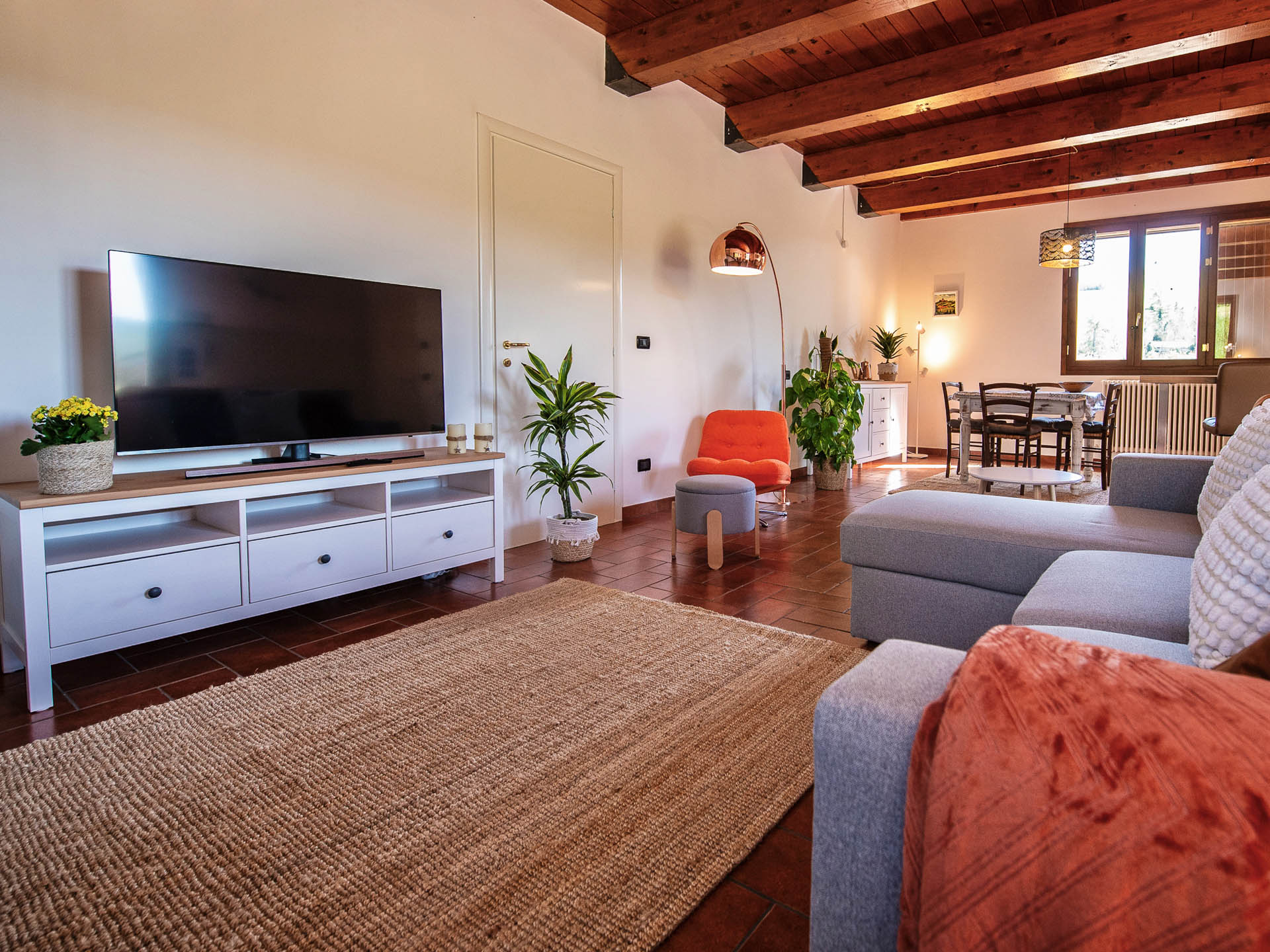 Living room with Smart TV and seating area