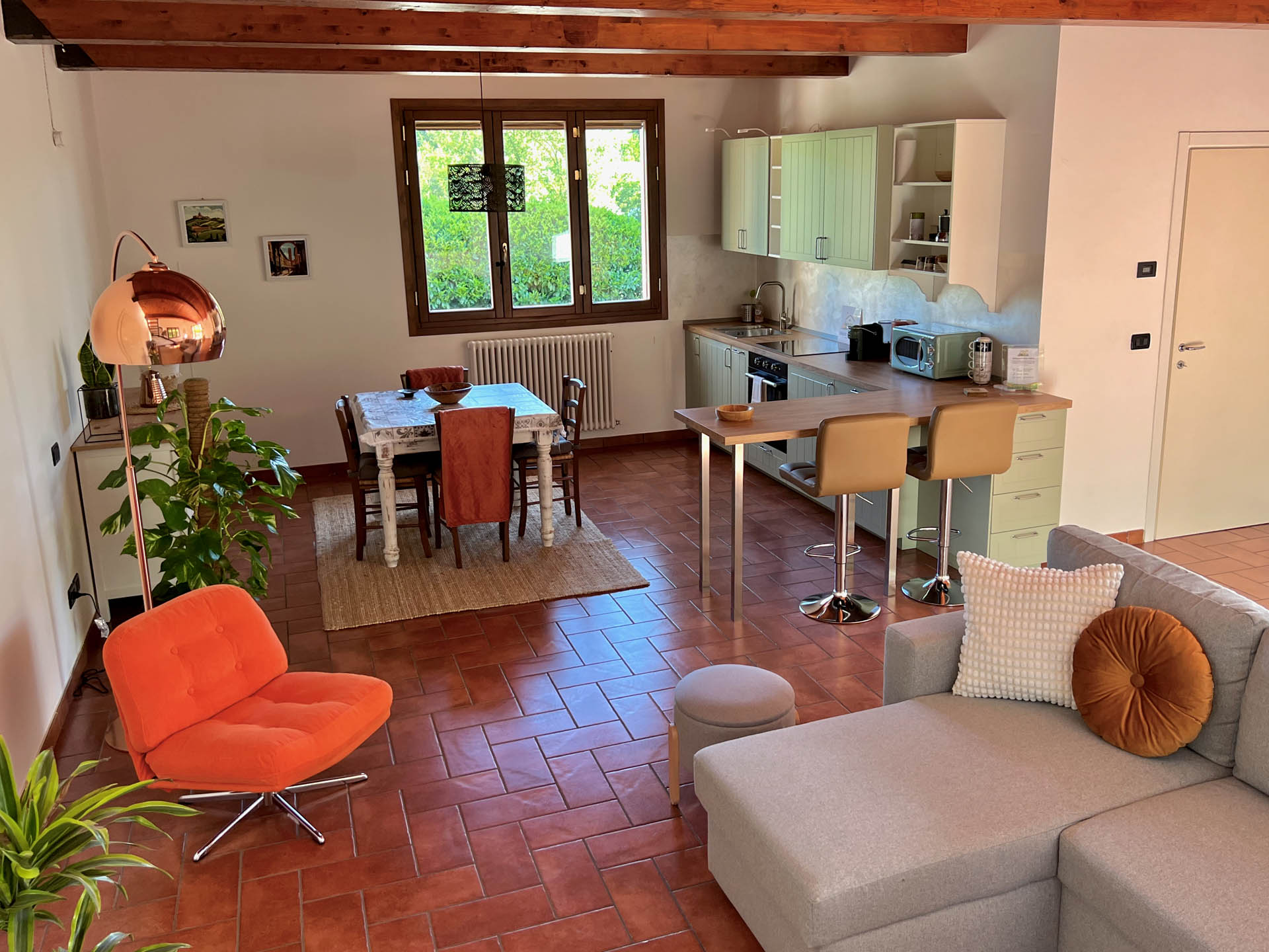 Open-plan living, dining and kitchen area at a holiday home in Dozza